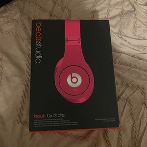 Pink beats by Dre